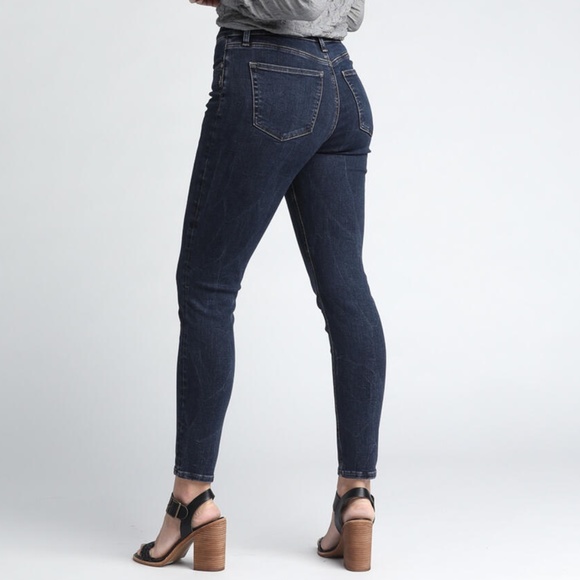 EUC Silver Jeans Calley High-Rise Skinny Size 29/27 - Picture 3 of 9